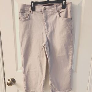 Gloria Vanderbilt lavender Capris.